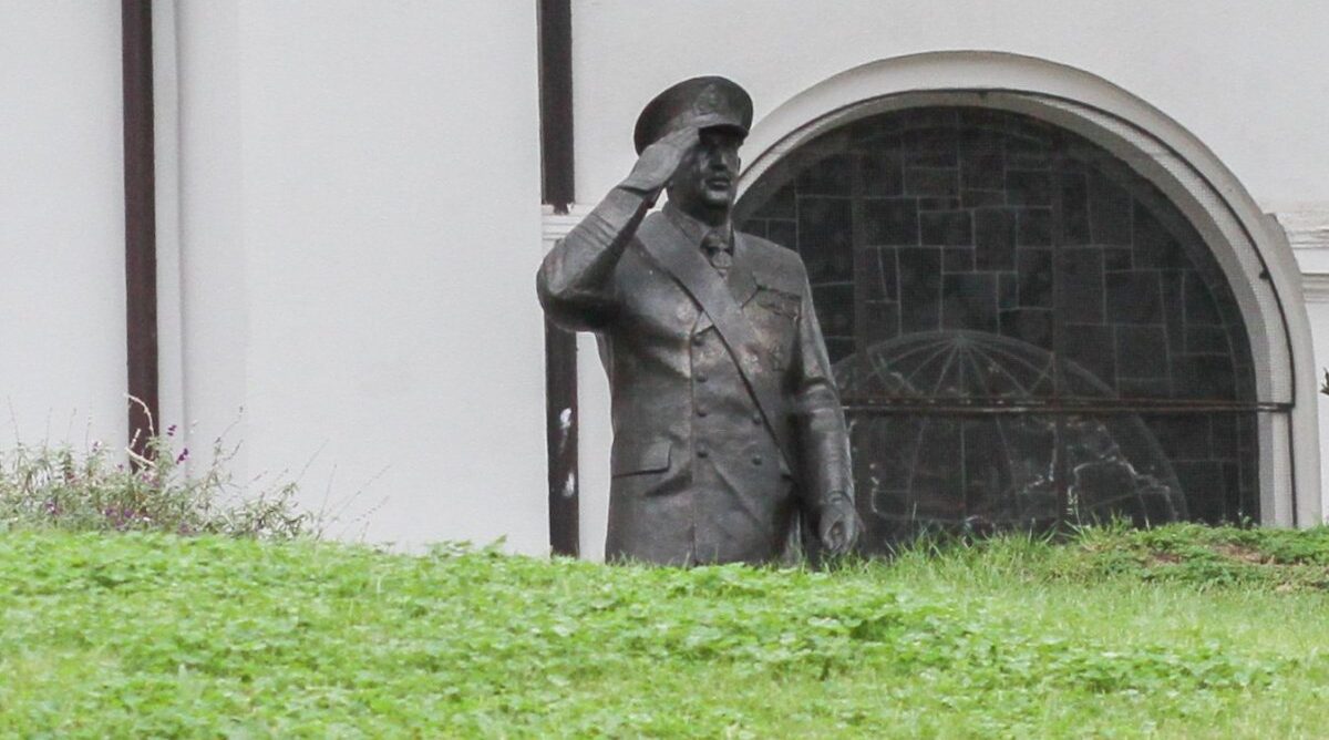 Valoran retiro de otro homenaje a golpista Merino